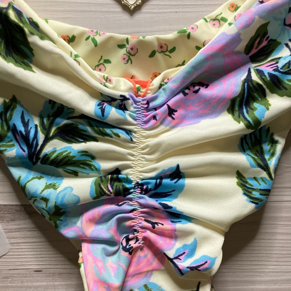 Maaji • Reversible Floral Cinched Cheeky Bikini Bottoms 👙🌴 - Picture 7 of 9